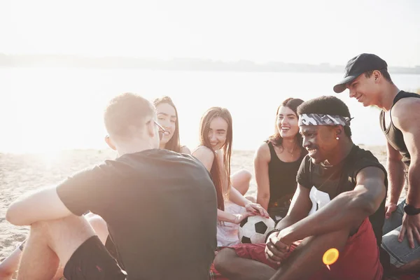 Bästa Vännerna Som Tar Picknick Glad Vänskap Sällskap Har Roligt — Stockfoto