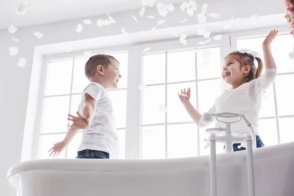 Child Playing Rose Petals Home Bathroom Little Girl Boy Fawing — Stock Photo, Image