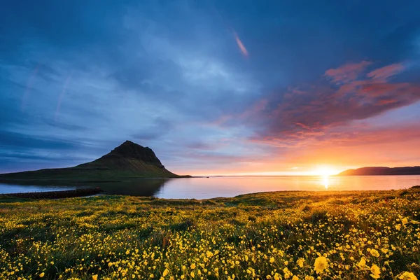 Festői Naplemente Tájak Vízesések Felett Kirkjufell Hegy Izland — Stock Fotó