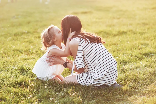 Mother Daughter Sitting Grass Field Kiss Each Other — Stock Photo, Image