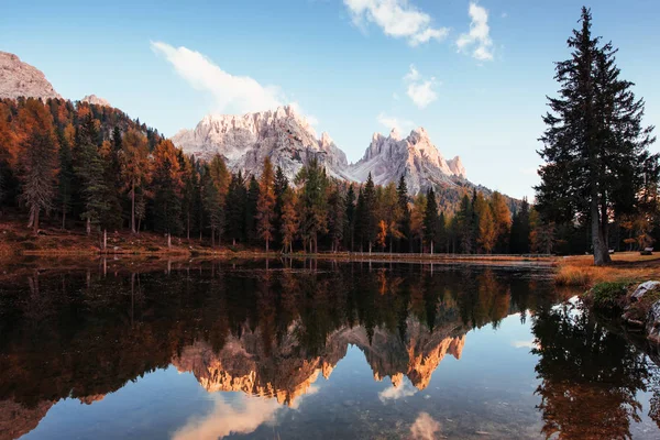 Deep Autumn Gorgeous Mountains Clouds Great Landscape Woods Lake — Stock Photo, Image