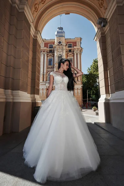 Красива Сексуальна Жінка Весільній Сукні Чарівному Замку — стокове фото