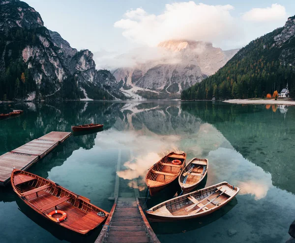 Place Heaven Travelers Wooden Boats Crystal Lake Majestic Mountain Reflection — Stock Photo, Image