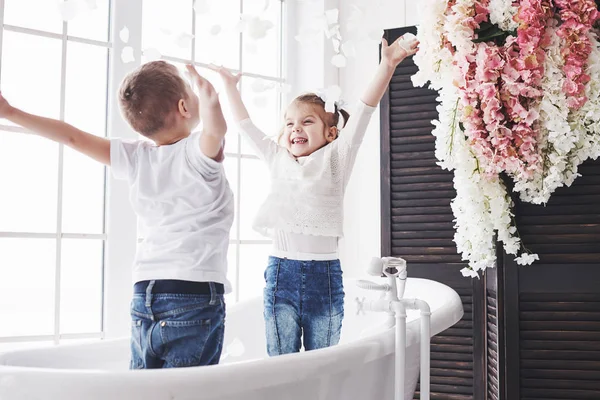 Child Playing Rose Petals Home Bathroom Little Girl Boy Fawing — Stock Photo, Image