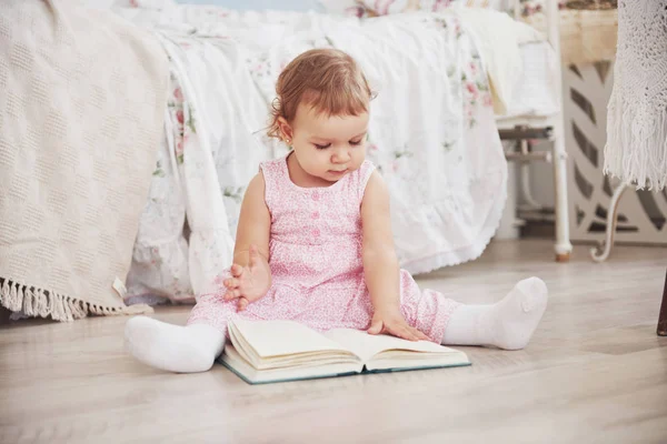 Beautiful Little Girl Playing Toys Blue Eyed Blonde White Chair — Stock Photo, Image