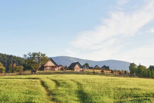 Dorfhäuser Auf Hügeln Mit Grünen Wiesen Sommertagen Haus Der Hirten — Stockfoto