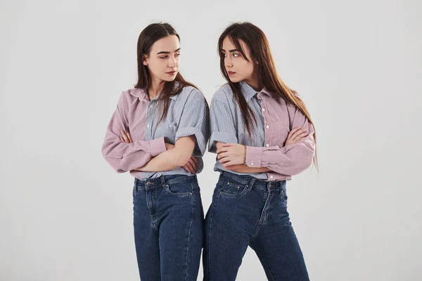 Offended Look Other Anger Two Sisters Twins Standing Posing Studio — 스톡 사진