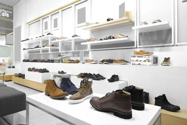 現代ヨーロッパのモールの靴屋のインテリア — ストック写真
