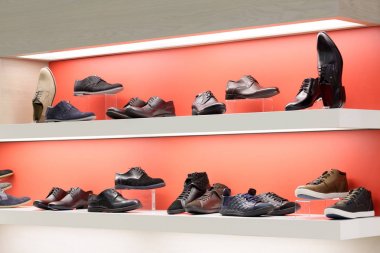 İç modern Avrupa alışveriş Ayakkabı mağazası