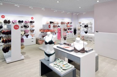 iç parlak iç giyim mağazası