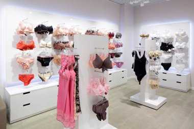 iç parlak iç giyim mağazası