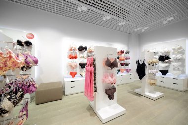 iç parlak iç giyim mağazası