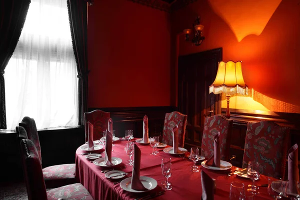 Restaurant européen aux couleurs vives — Photo