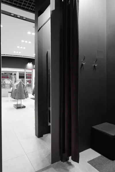 Intérieur du vestiaire au magasin de tissu — Photo