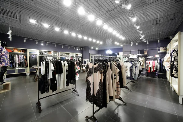 Nuevo interior de la tienda de tela — Foto de Stock