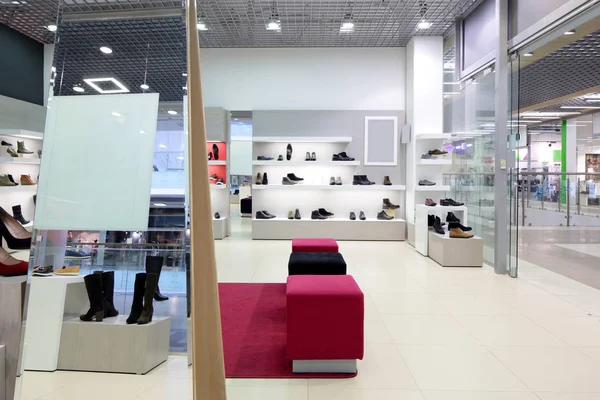 Interior of shoe store in modern european mall — Stock Photo, Image