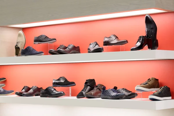İç modern Avrupa alışveriş Ayakkabı mağazası