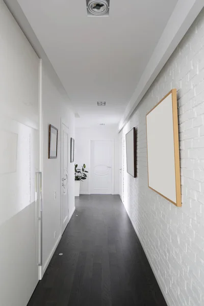 Wnętrze jasne korytarzu domu — Zdjęcie stockowe