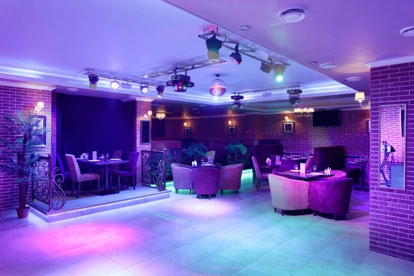 Hermoso club nocturno europeo interior — Foto de Stock