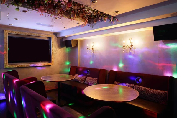 Hermoso club nocturno europeo interior — Foto de Stock