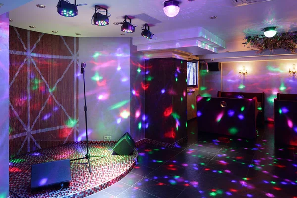 Hermoso club nocturno europeo interior — Foto de Stock