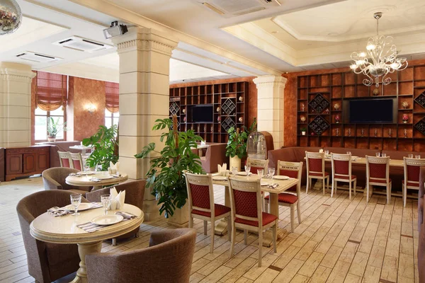 Europejska restauracja w jasnych kolorach — Zdjęcie stockowe