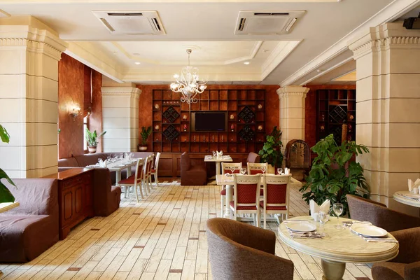 Europees restaurant in felle kleuren — Stockfoto