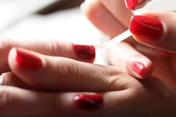Péče o nehty v moderní kosmetický salon — Stock fotografie