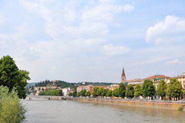 Verona-şehir manzarası ve nehir
