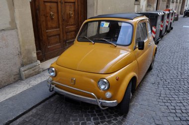 Vintage Fiat 500 Güney İtalyan Köyü