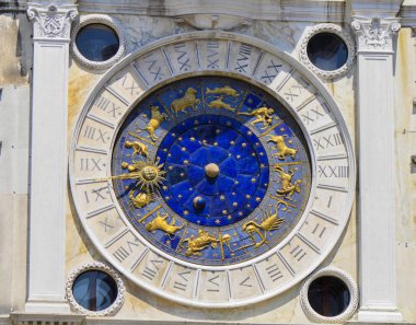 Astroloji Saat St. Marco Meydanı tarafında