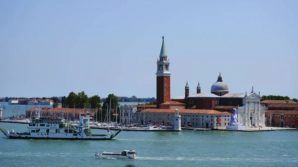 Iglesia de San Giorgio en medio del mar a las afueras de Venecia Italia Imagen De Stock