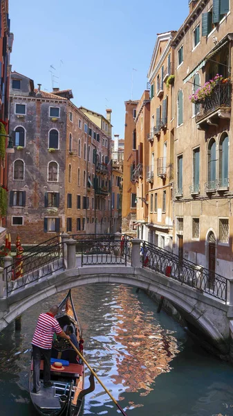 Stretto canale di Venezia — Foto Stock