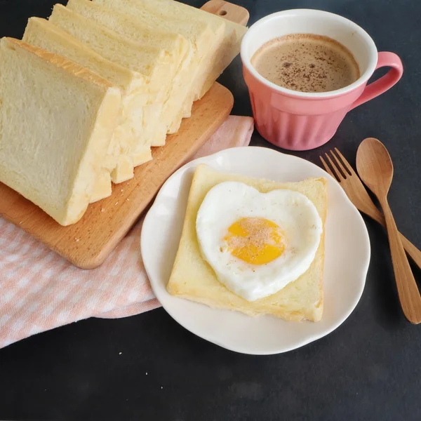 パン、卵、コーヒー カップ — ストック写真