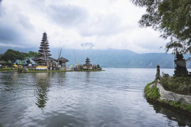 ULUN Danu Bratan Hinduizm Tapınağı