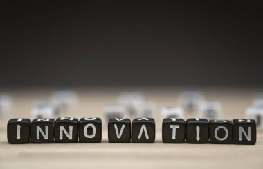 Yenilik tarafından alfabe boncuk