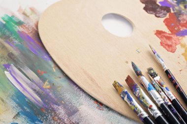 Boya fırçaları, palet ve sanat