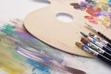 Boya fırçaları, palet ve sanat