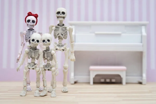 Das skelettierte Familienporträt Stockbild