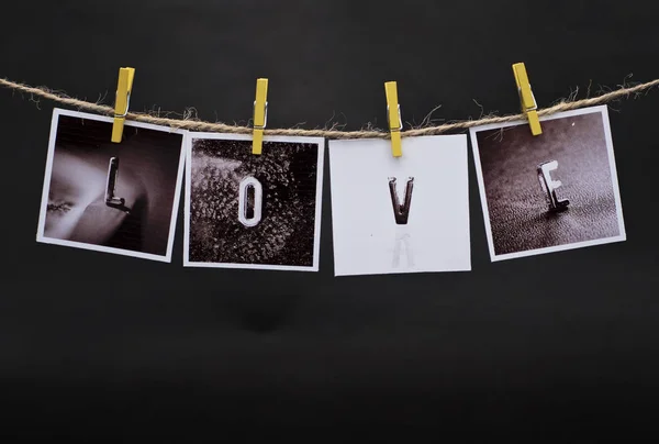 Aufhängen der Fotografien Stockbild