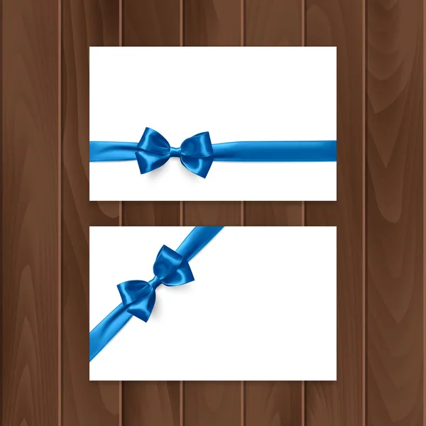 一套带逼真弓和丝带的礼品卡。文本或设计的礼品卡模板 — 图库矢量图片