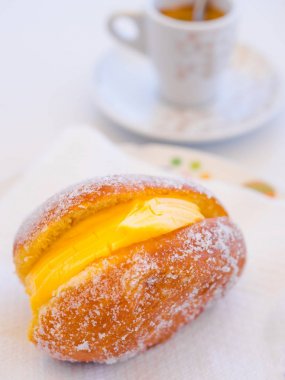 Bola De Berlim Portekizce halka veya Berliner ve kahve