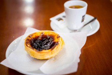 Tart ve yerel Pastelaria kahve Portekizce yumurta