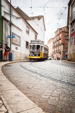 Alfama alan Portekiz Lizbon tramvay