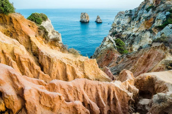 ユニークな赤い岩の多い風景ラゴス、アルガルヴェ、ポルトガル. — ストック写真