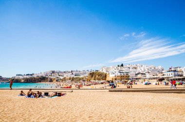 Güzel Albufeira kumsalda Algarve, Portekiz