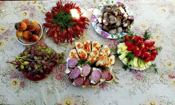 Çok Güzel Dekore Edilmiş Bir Masa Güzel Yemekler — Stok fotoğraf