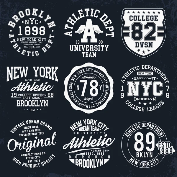 Nova Iorque, tipografia de Brooklyn, crachás marcados para a impressão da t-shirt. Estilo Varsity t-shirt gráficos — Vetor de Stock