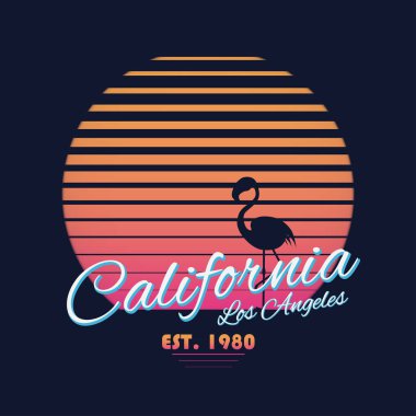 80s vintage California tipografi tarzı. Retro t-shirt grafik ile tropik cenneti sahne ve flamingo siluet