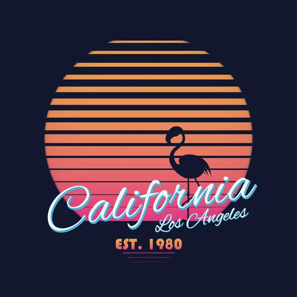 Tipografía vintage de California al estilo de los 80. Retro gráficos de camisetas con escena tropical paradisíaca y silueta de flamenco — Vector de stock